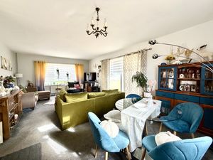 Annexe Living Dining Room- click for photo gallery
